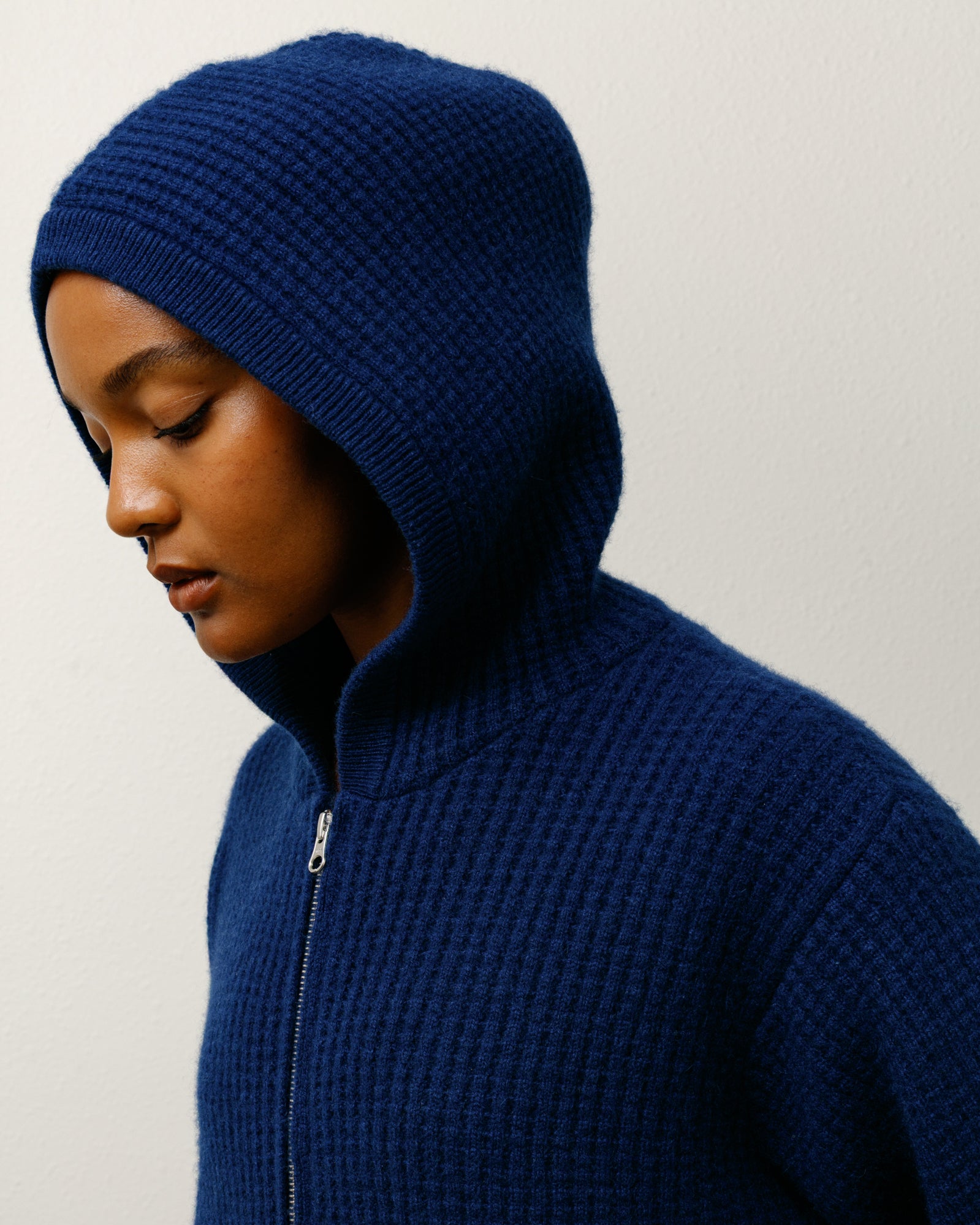 WAFFLE CASHMERE ZIP HOODIE - Image 4